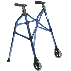 Vista del andador plegable ultraligero en donde tiene unas ruedas en la parte del frente y unos mangos con soporte.