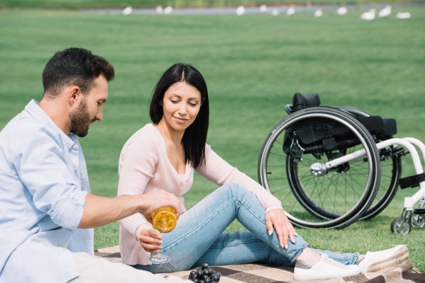 Beneficios de usar una silla de ruedas: movilidad, independencia y calidad de vida